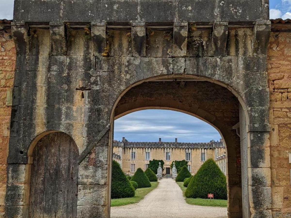 Gite Charmant Au Coeur D'Un Chateau Historique Avec Parc, Proche De Cognac, Ideal Famille Et Nature - Fr-1-653-167 Cherves-de-Cognac Exterior photo